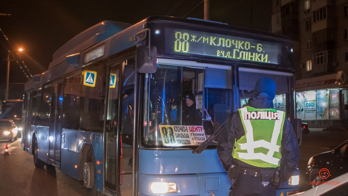 В Днепре автобус №88 сбил подростка