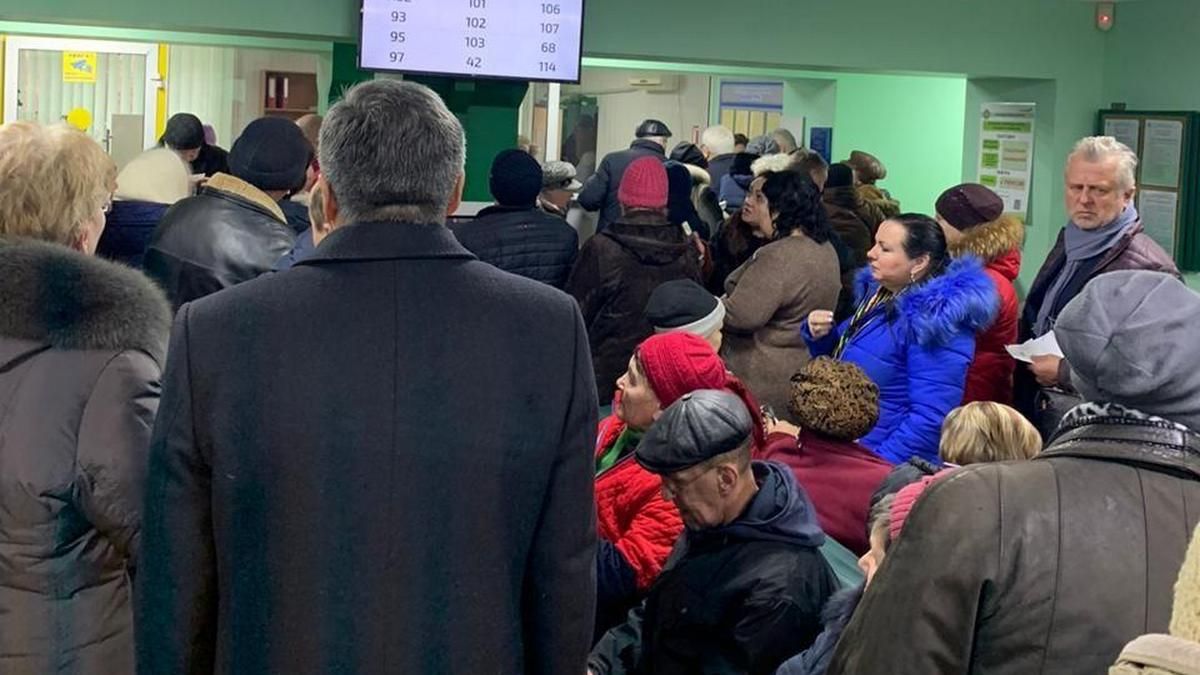 Огромные очереди в Пенсионном фонде Днепра: в чем причина