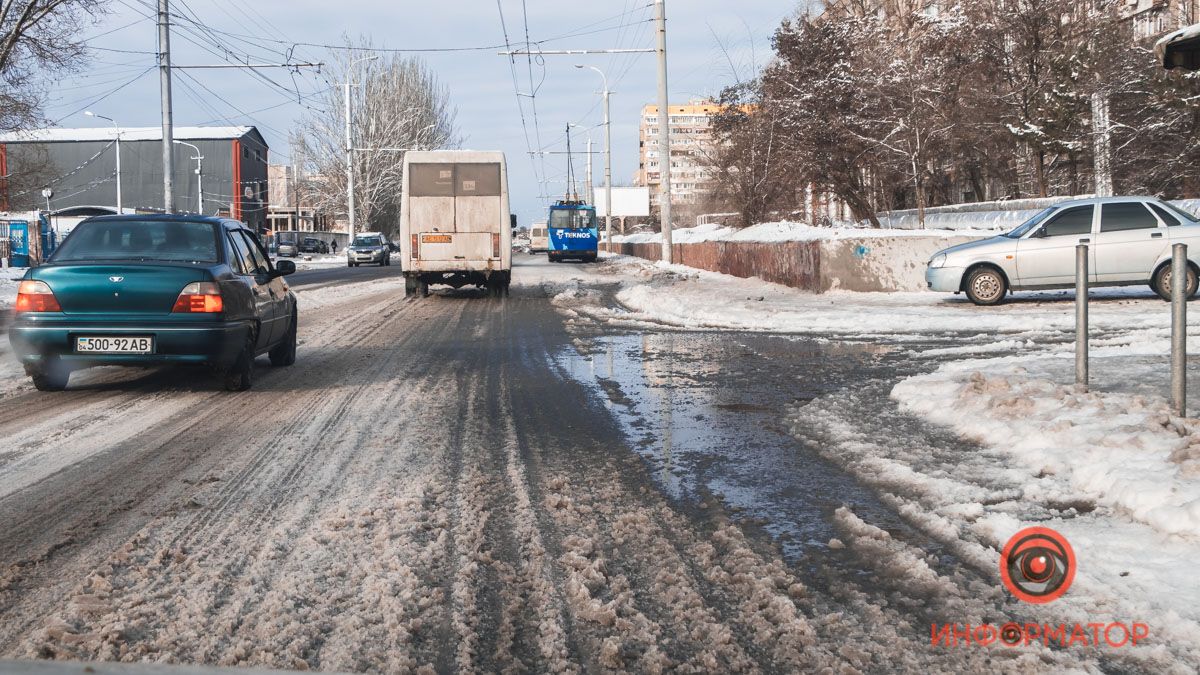 В Днепре из-за аварии часть домов на улице Калиновой могут остаться без воды