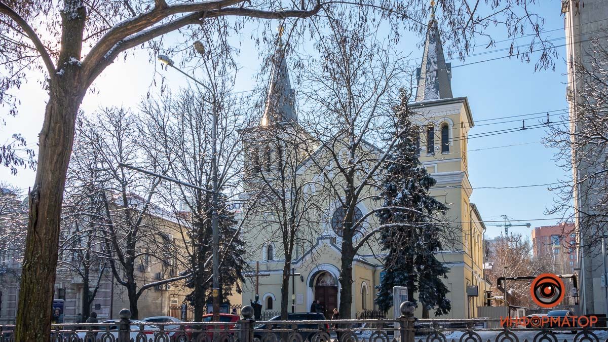 Пытались снести и открывали там спортзал: что пережил храм в центре Днепра