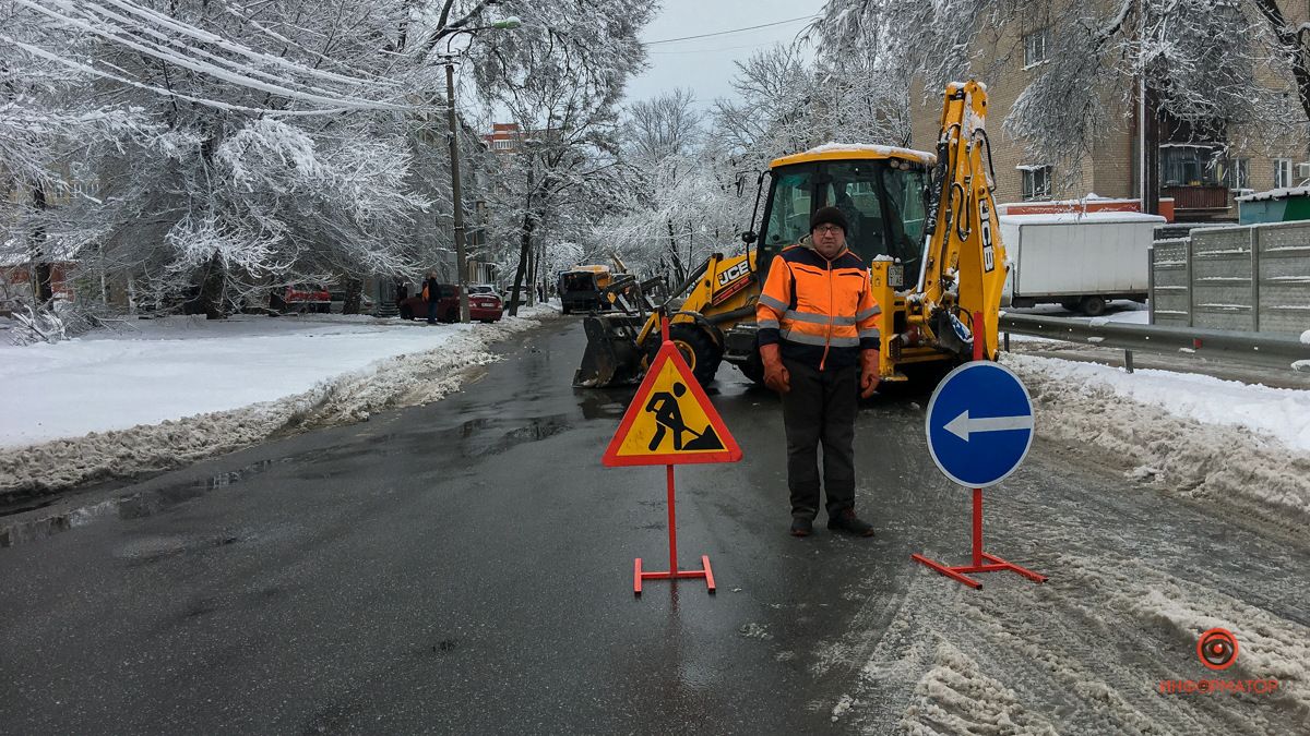 На дороги Днепра коммунальщики высыпали более 800 тонн противогололедной смеси