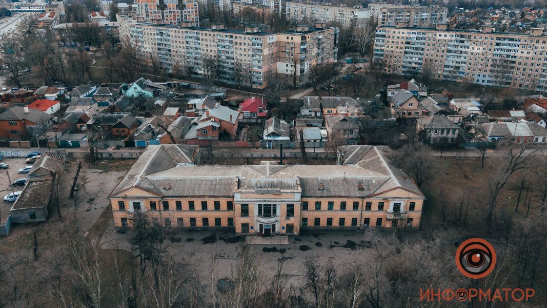 Как выглядит заброшенное здание института на левом берегу Днепра