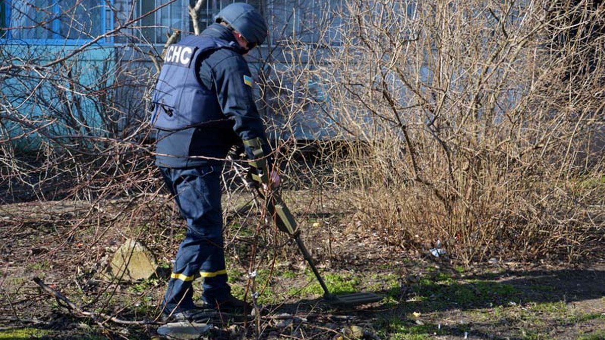 В Днепре взрывотехники обследовали место взрыва, где пострадал 8-летний мальчик