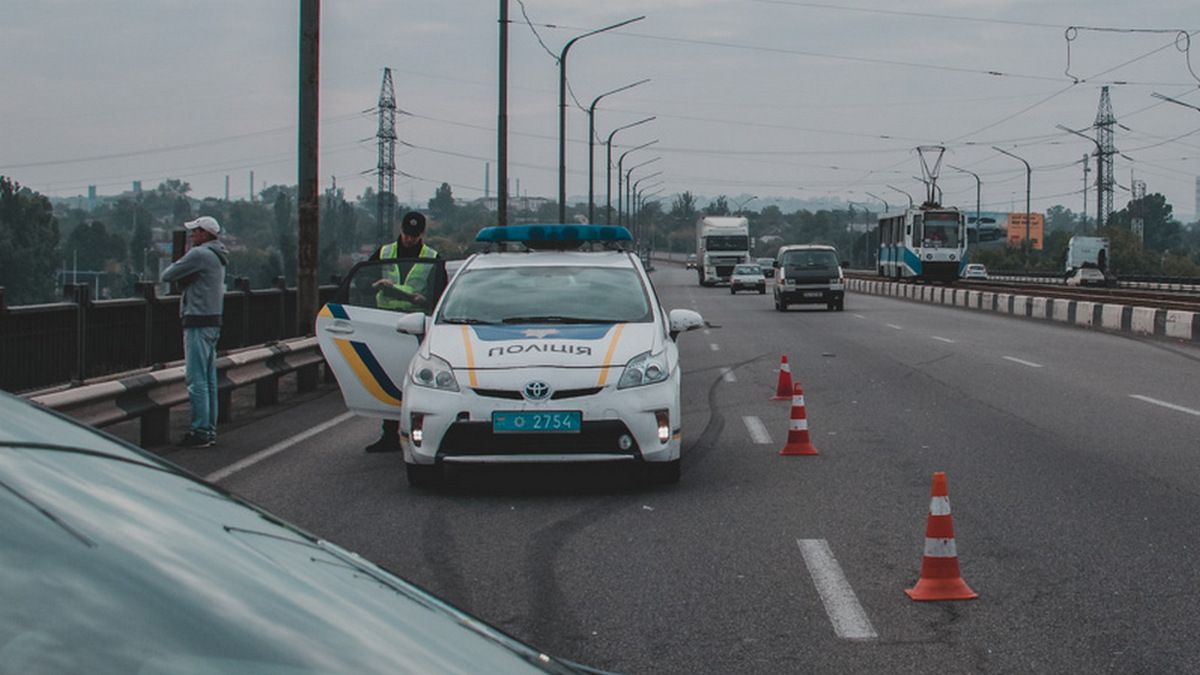 В Днепре женщина спрыгнула с Кайдакского моста и сама доплыла до берега