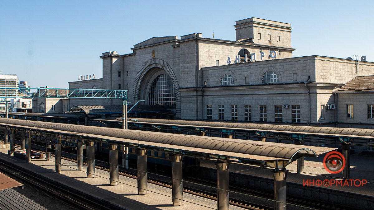 В Днепре из-за карантина закрыли вокзалы и метро