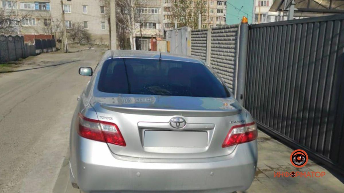 В Слобожанском пытались поджечь Toyota Camry с помощью горящего ботинка