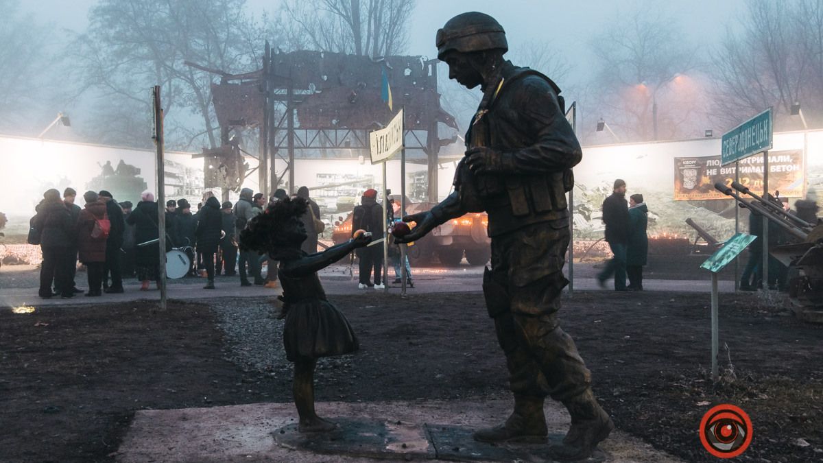 В Днепр с передовой ООС доставили двух бойцов с ранениями