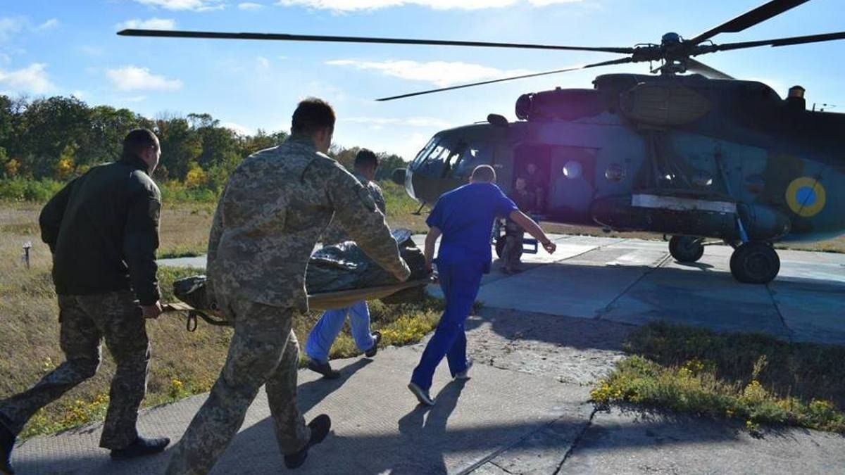 В военный госпиталь Днепра доставили четырех бойцов из зоны ООС