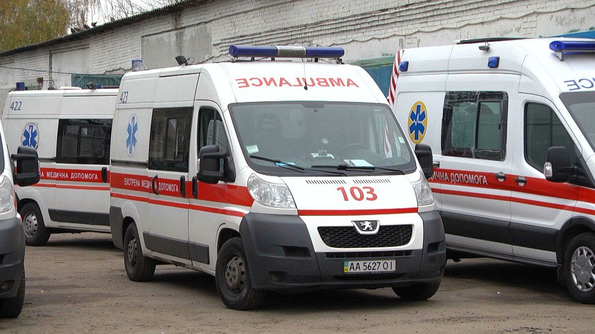 Внимание водителям: в Днепре в четверг утром колонна скорых будет везти раненых бойцов