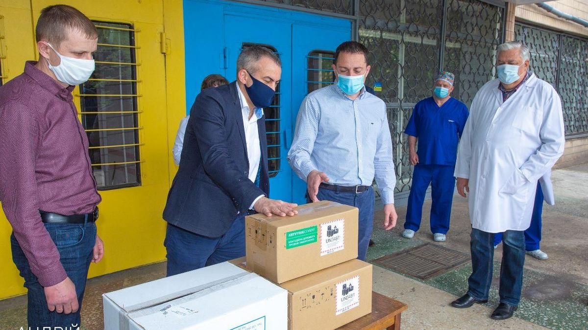 7-я больница Каменского получила оснащение и медикаменты