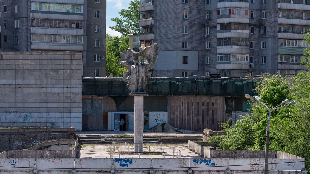 В Каменском «умирающему» кинотеатру «Комсомолец» подарят новую жизнь