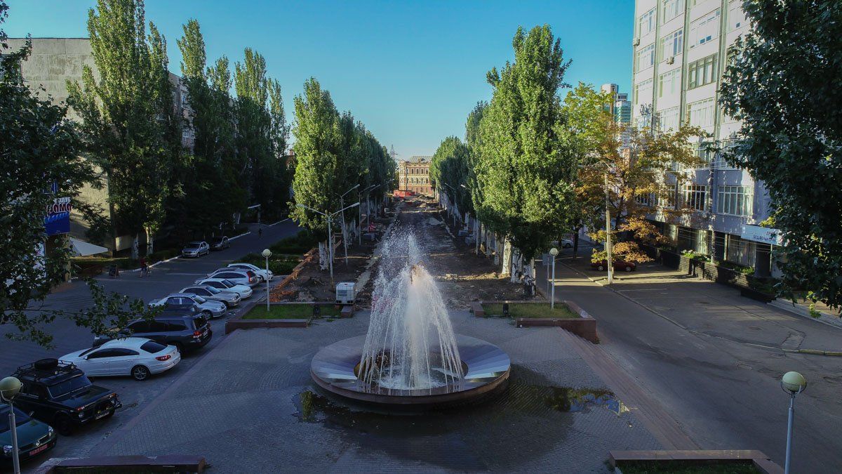 Сужение тротуара на улице Столярова и проспекте Яворницкого в Днепре продлили до августа