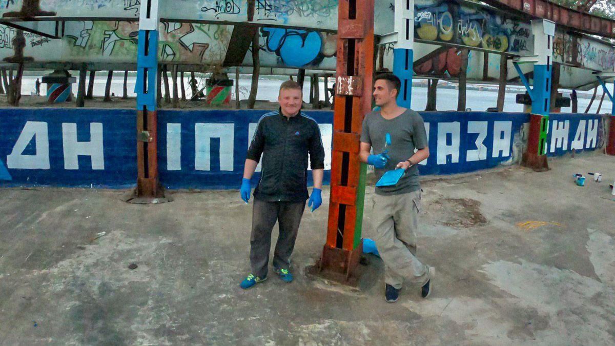 Фанаты ФК "Днепр" создали несколько новых граффити в поддержку клуба