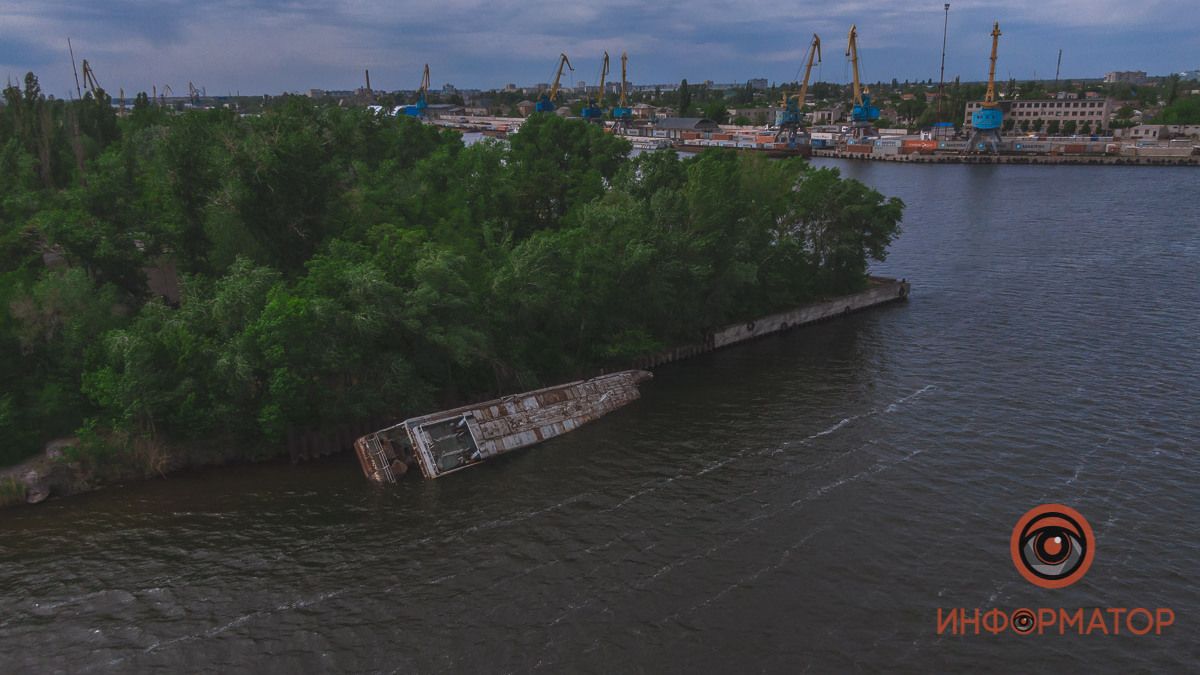 Где в Днепре можно увидеть затонувший корабль-"призрак"