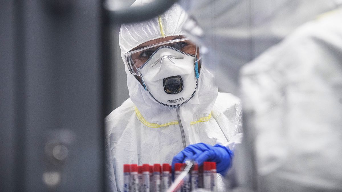 Число зараженных COVID-19 в Украине выросло до 18 616 случаев