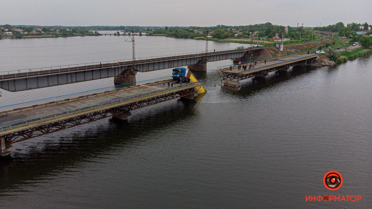 Под Никополем рухнул мост с фурой: фото места происшествия с высоты