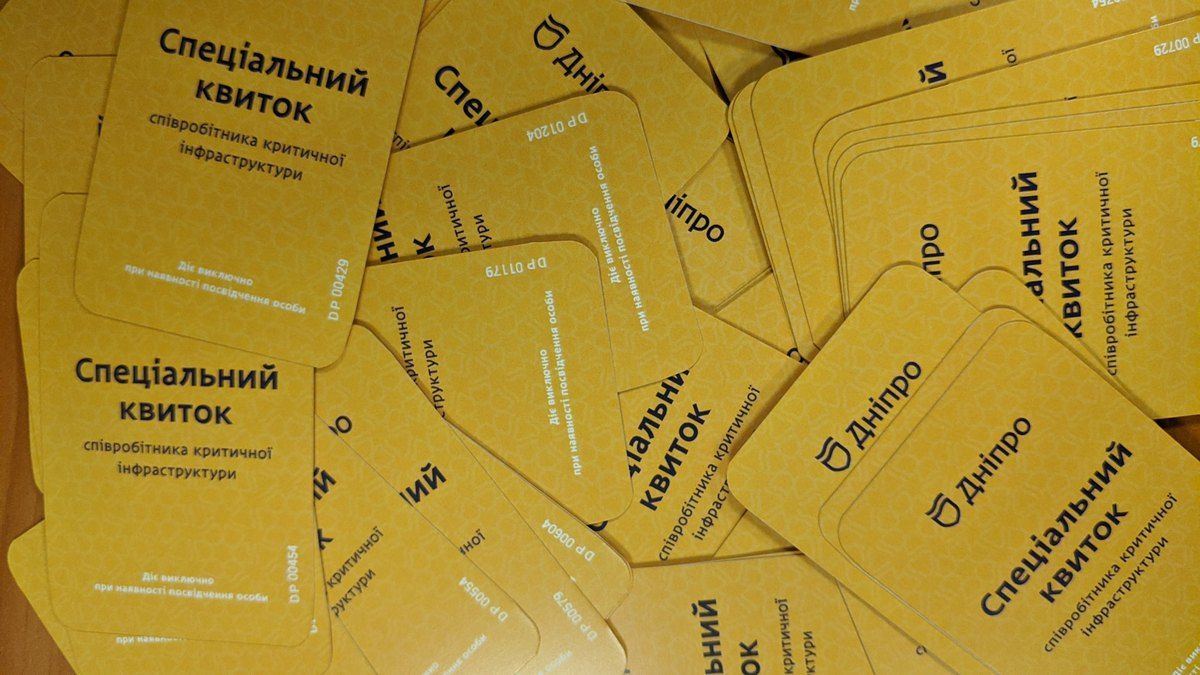 В Днепре глава фирмы-перевозчика вместе с сыном подделывали спецбилеты и продавали их в Интернете