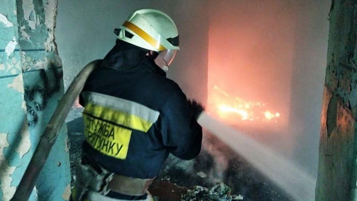 В Днепре полыхало заброшенное здание