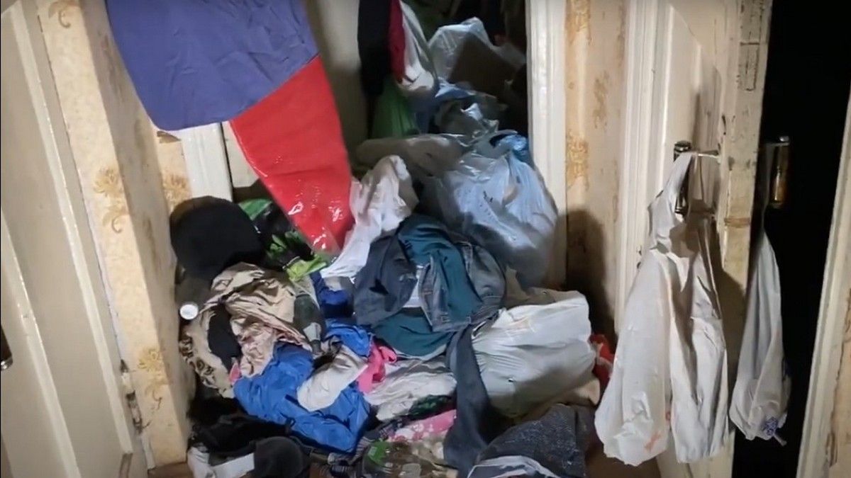 В Днепре женщина завалила свою квартиру мусором