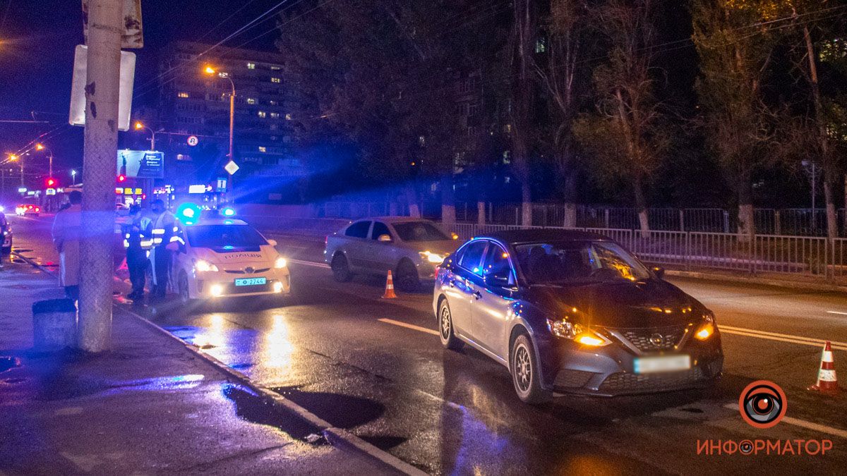 В Днепре на Калиновой парень бросился под колеса Nissan