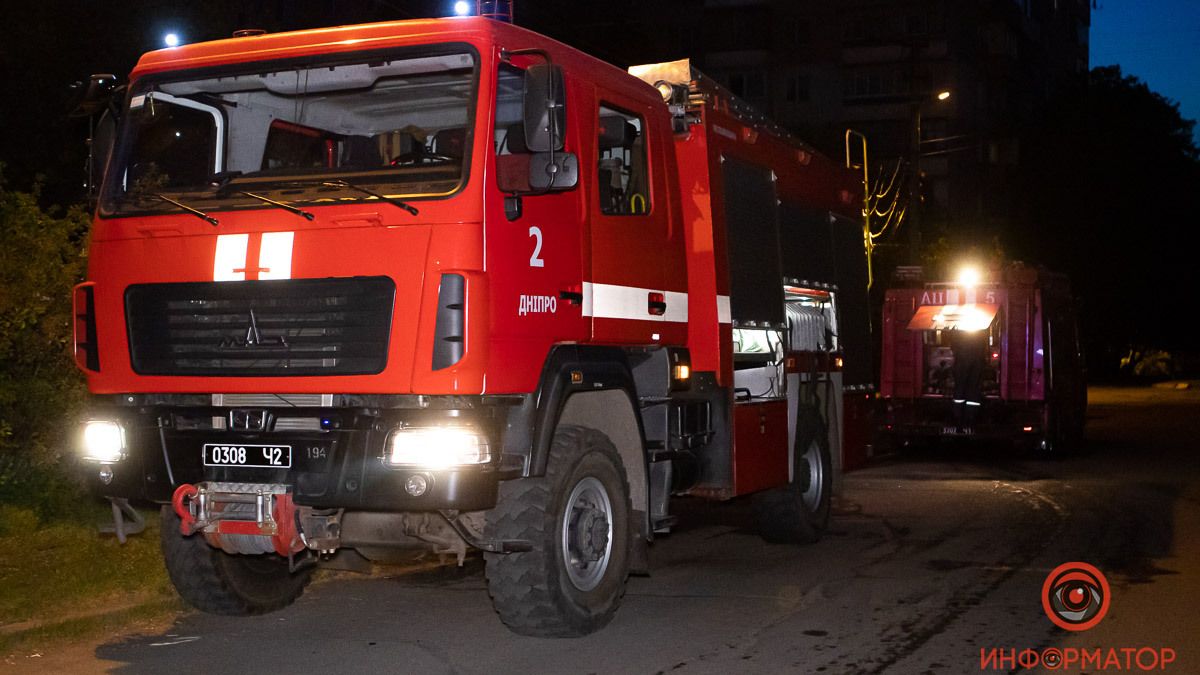 В Днепре на Ушакова ночью горели 4 сарая