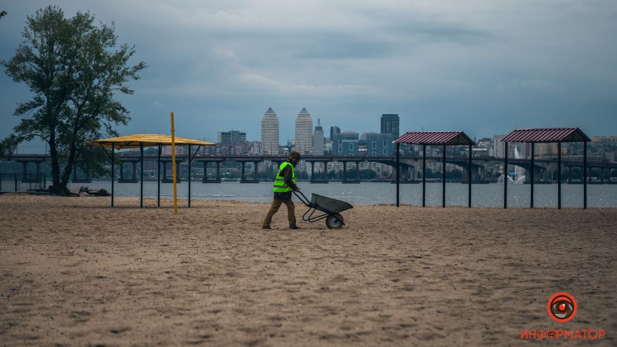 В Днепре пляжи готовы к летнему сезону, а погода - нет