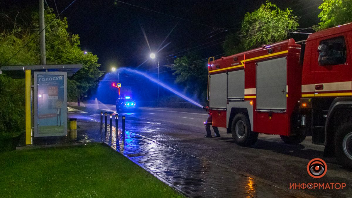 В Днепре провели санобработку улиц накануне Троицы