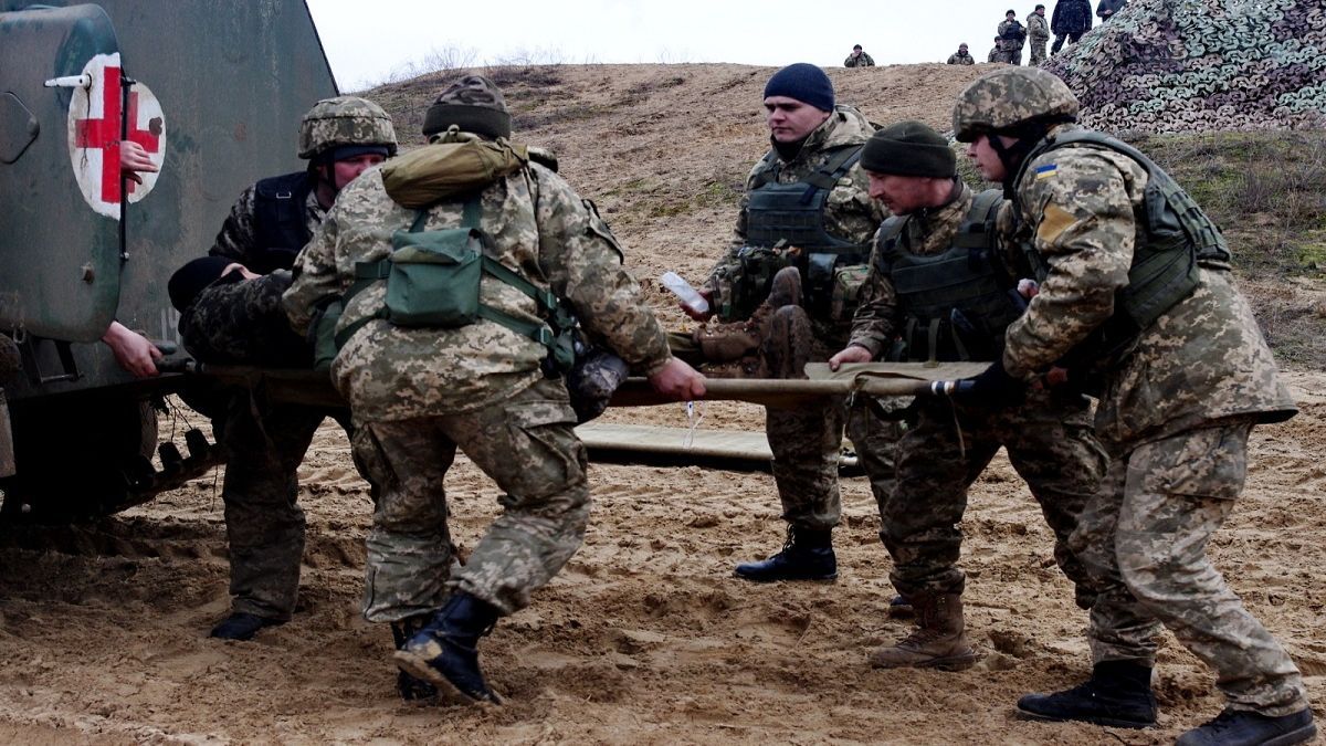 В Днепр в больницу имени Мечникова эвакуировали военнослужащую ВСУ