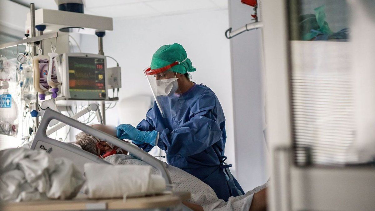 Число зараженных COVID-19 в Украине выросло до 26 999 случаев