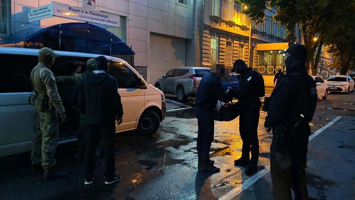 Семерых полицейских из Павлограда арестовали без права на залог