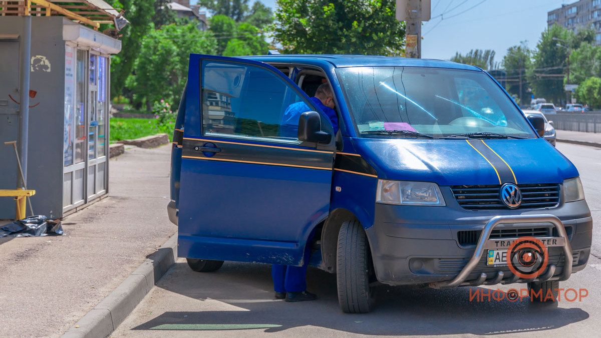 В Днепре на троллейбусной остановке умер мужчина