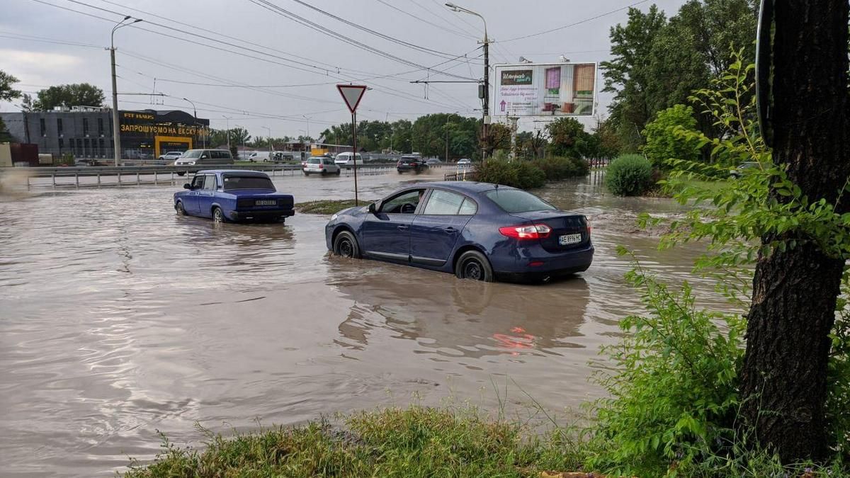 Дождь, град и порывы ветра: хроника непогоды в Днепре