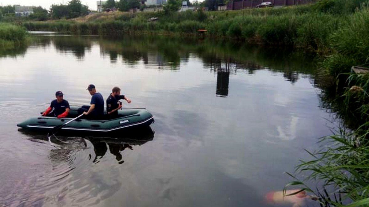 В Подгородном из реки достали тело мужчины