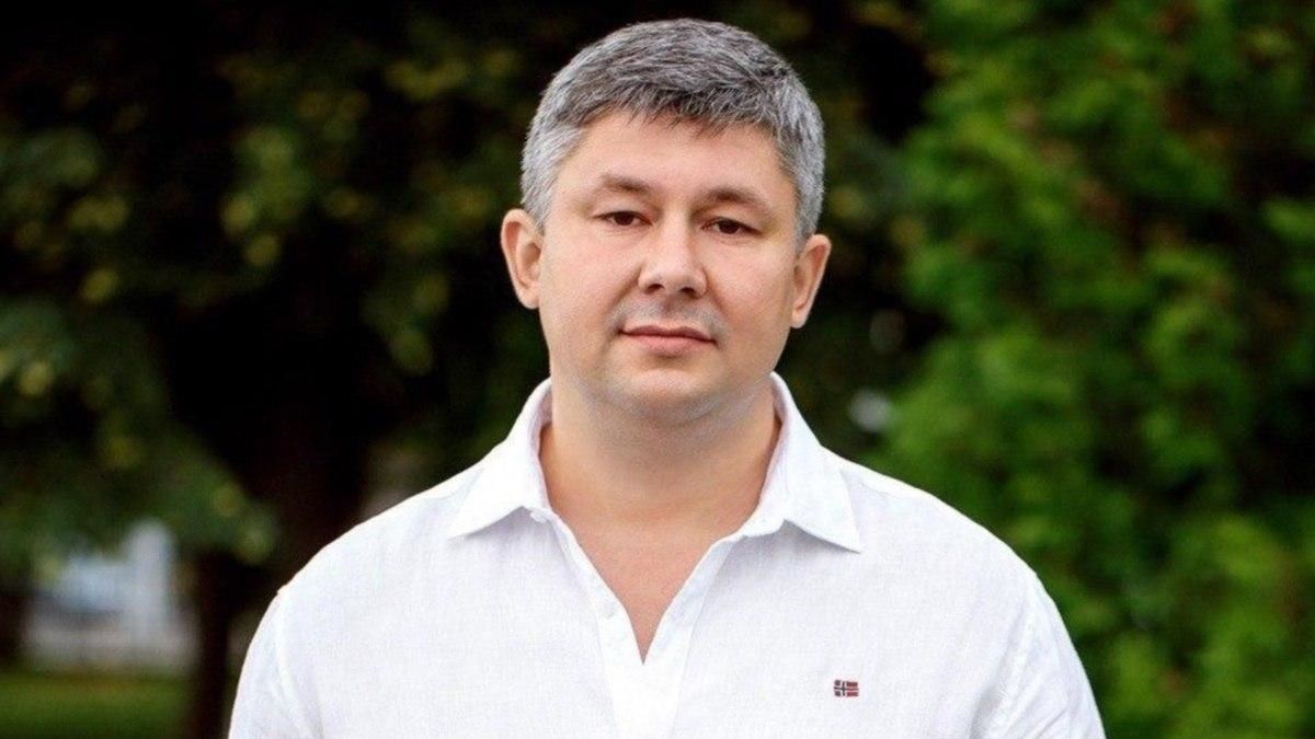 Глава фракции ОПЗЖ в горсовете потребовал запретить использование негосударственной символики возле госзданий