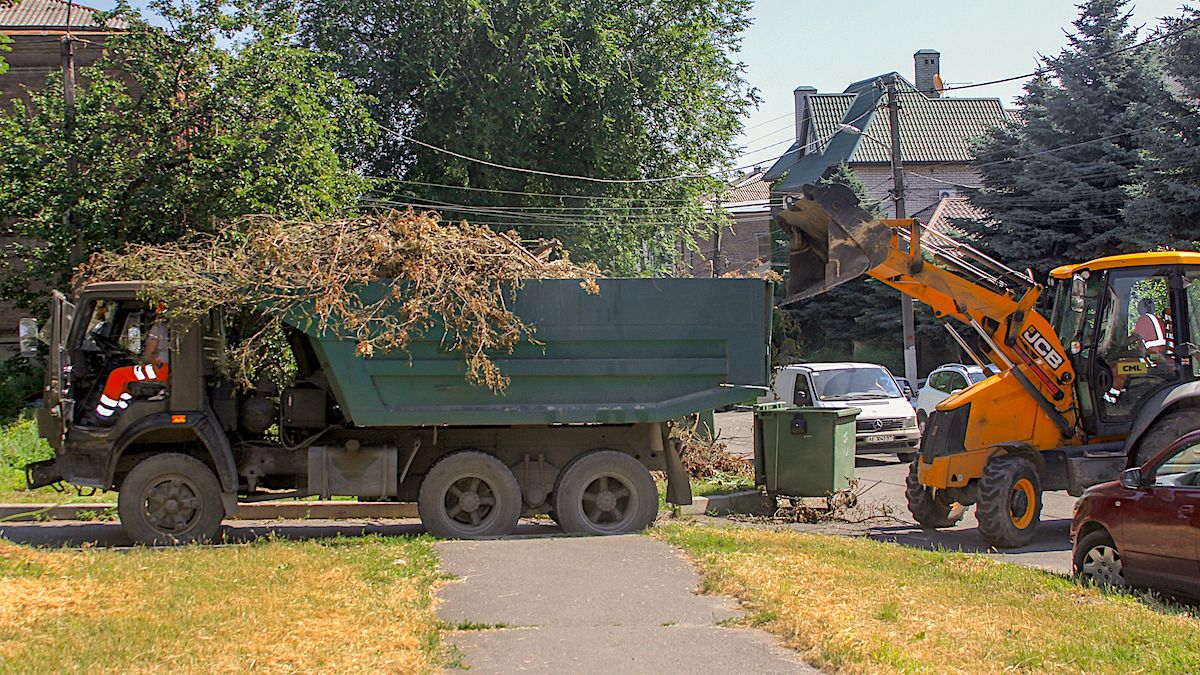 В Днепре негабаритный мусор вывозят по мере накопления