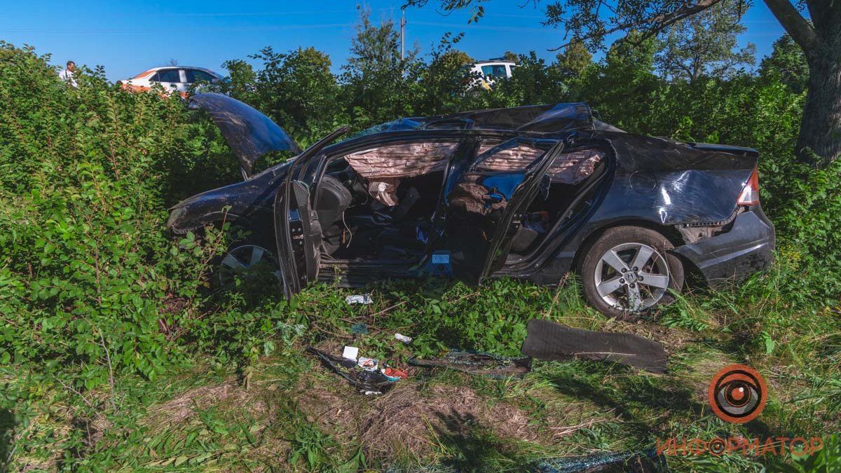 Под Днепром на Запорожском шоссе Honda вылетела на обочину