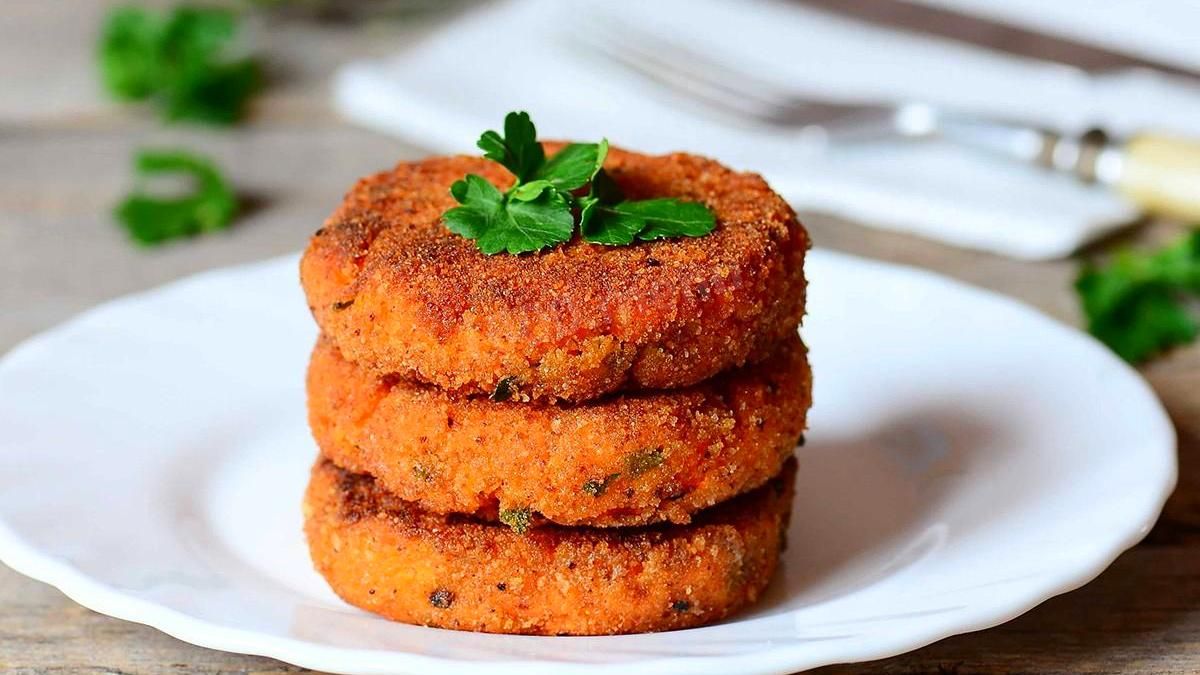 Домашний шеф: как приготовить морковные котлетки