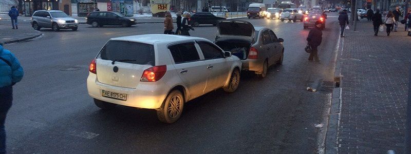 ДТП возле Нового центра: столкнулись две легковушки (ФОТО)