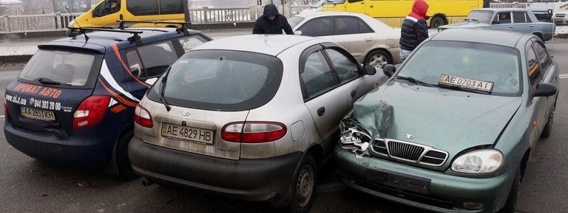 Возле Нашей Правды столкнулись 11 машин: причины и подробности (ФОТО, ВИДЕО)