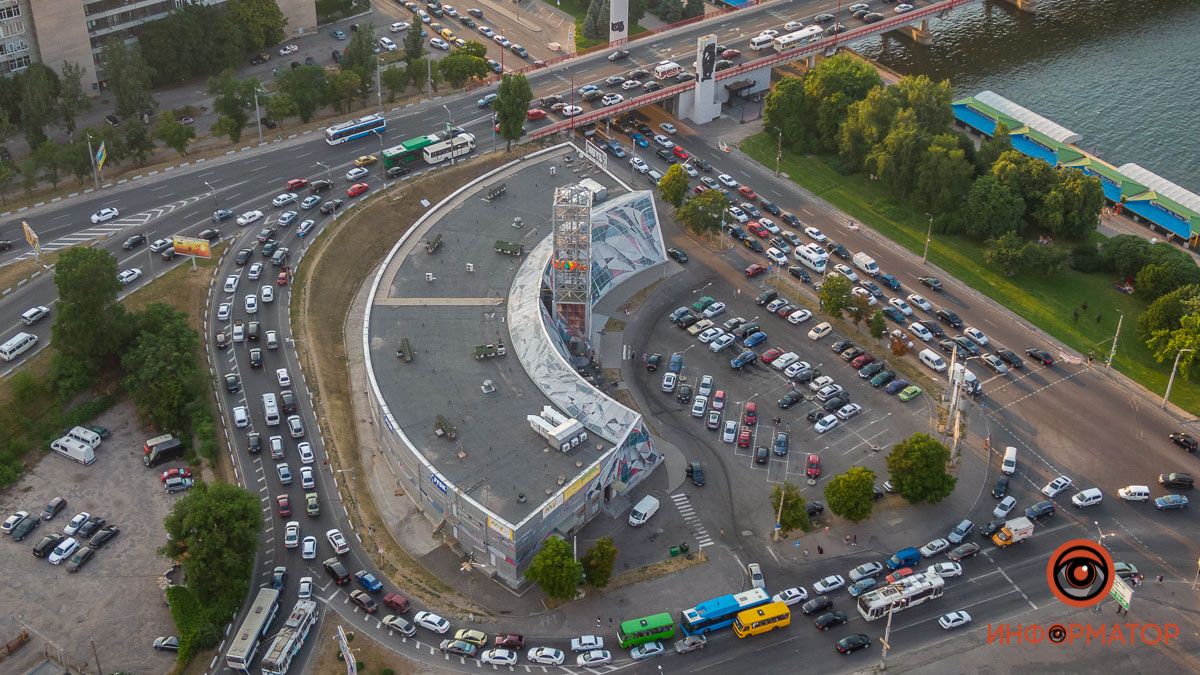 Центр Днепра застрял в пробках: куда не стоит ехать