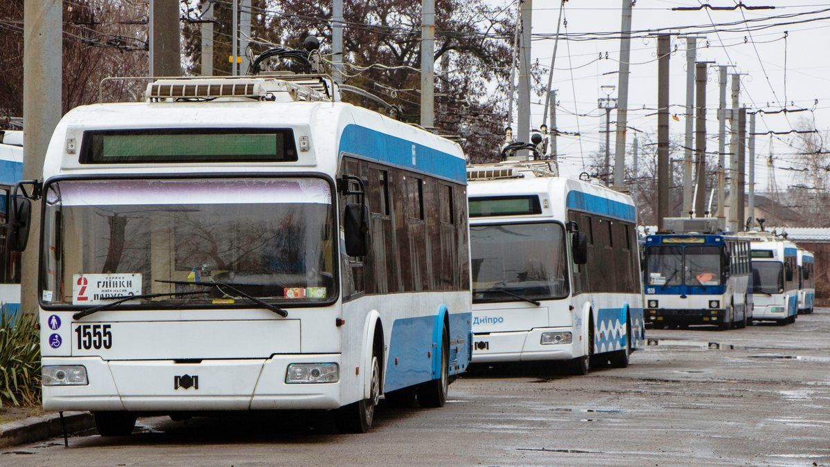 В Днепре возможны перебои в работе общественного транспорта из-за жары