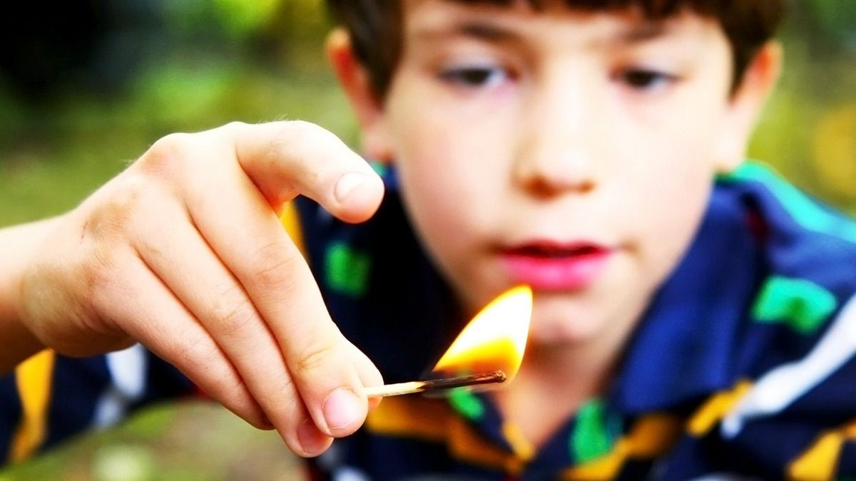 Под Днепром 5-летний мальчик получил ожоги горящим керосином: нужна помощь