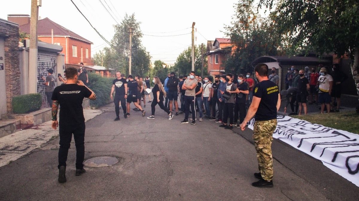 Геннадий Гуфман прокомментировал пикет под своим домом в Днепре