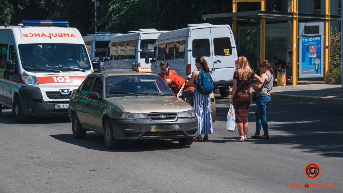 В Днепре водителю такси стало плохо за рулем