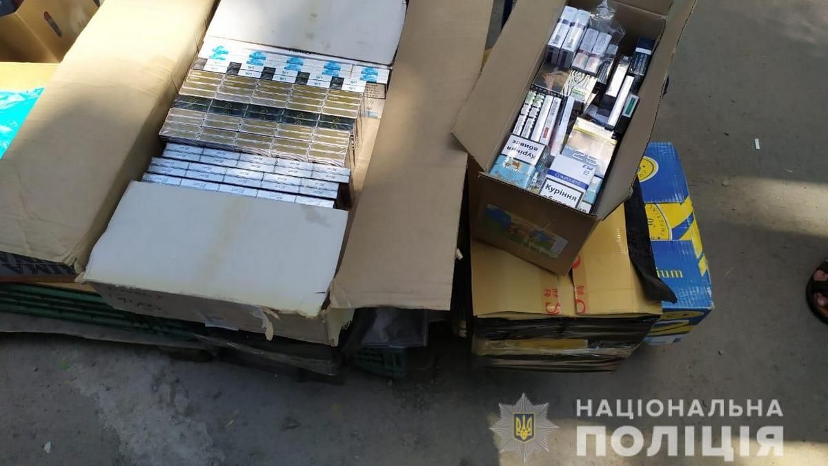 В Днепре полиция изъяла в магазинах контрафактный алкоголь и сигареты