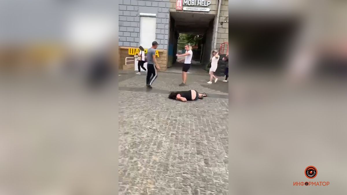 В центре Днепра избили женщину: Филатов пообещал 25 тысяч за информацию о "подонке"