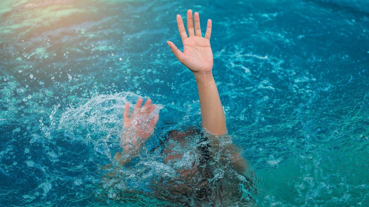 Тело из воды достала воспитательница: подробности гибели 7-летнего мальчика в Вишневом