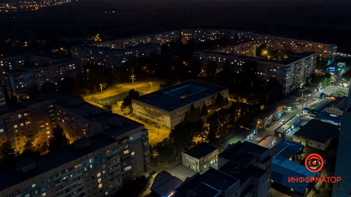 Днепр в сотнях огней: как выглядит ж/м Парус летним вечером