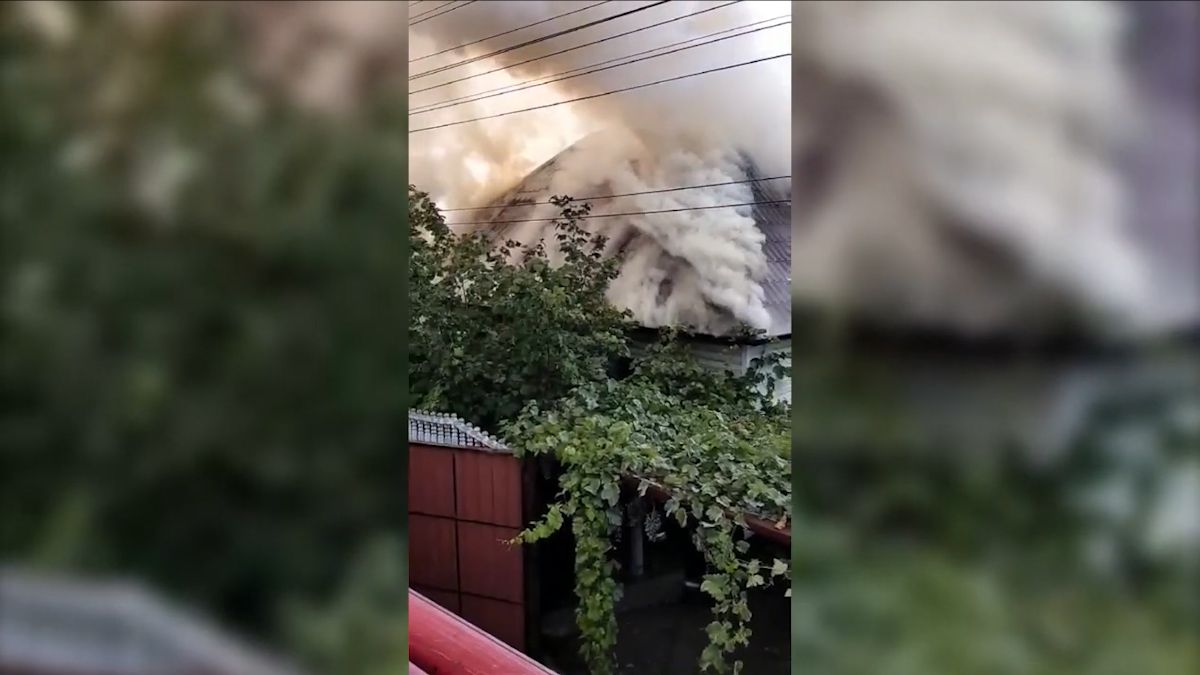 В Днепре на Автозаводской горел жилой дом