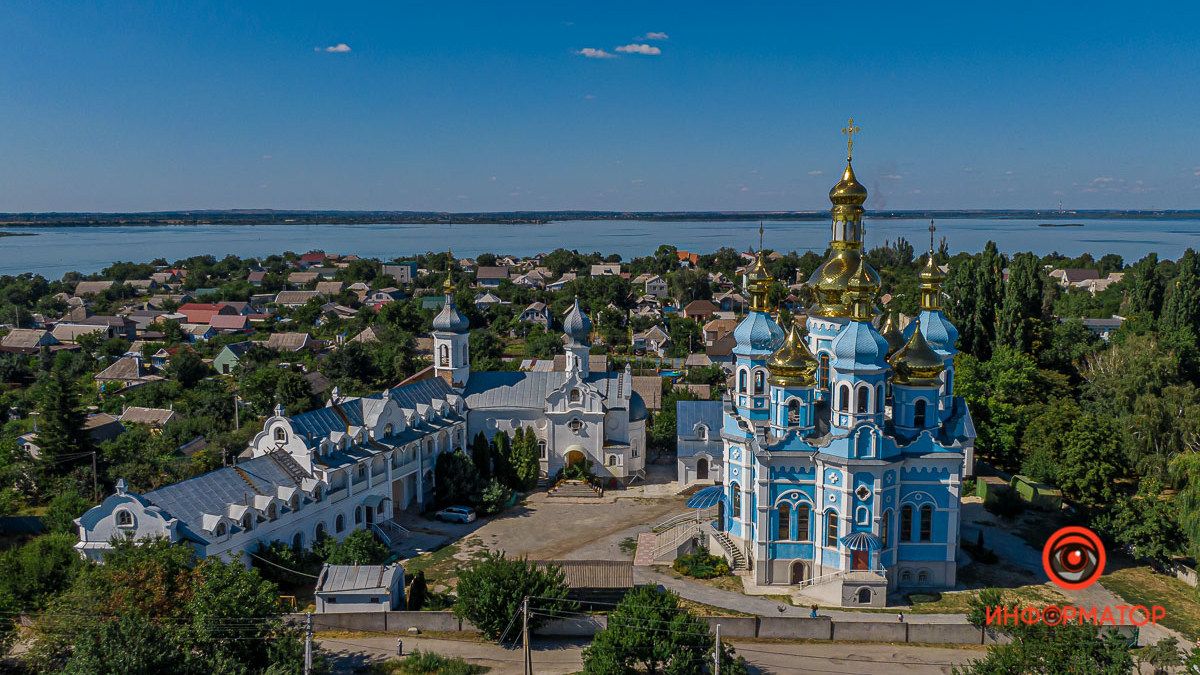 Как в Днепре выглядит прекрасная голубая церковь с высоты